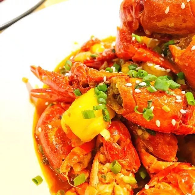 【DB真人旗舰·(中国集团)】新发现:光子晶体可极大地提升钙钛矿LED的亮度(图1) 中国·DB真人旗舰(集团)